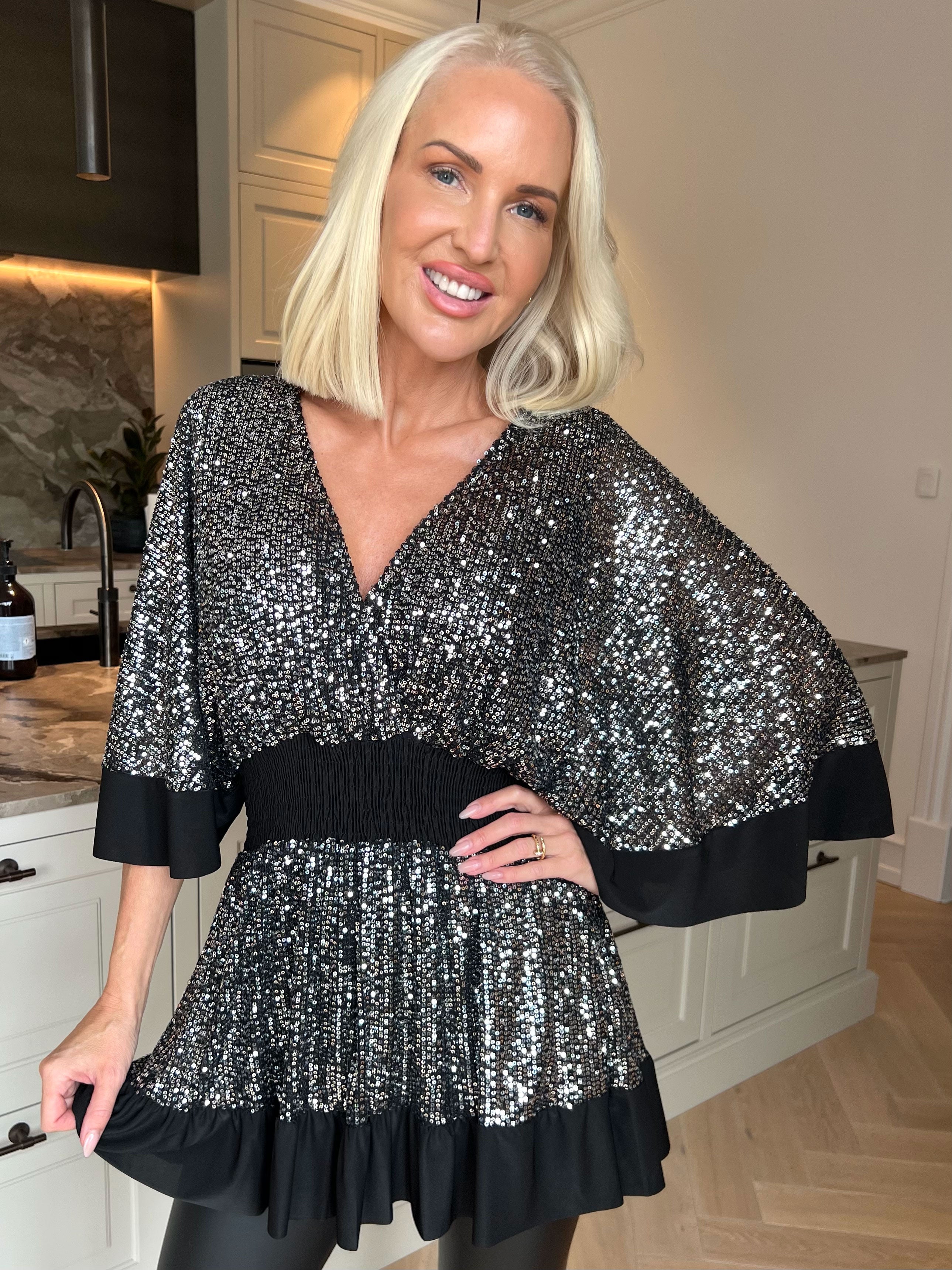 Pamela Glitter Shirt - Tunika med paljetter, smock och volanger